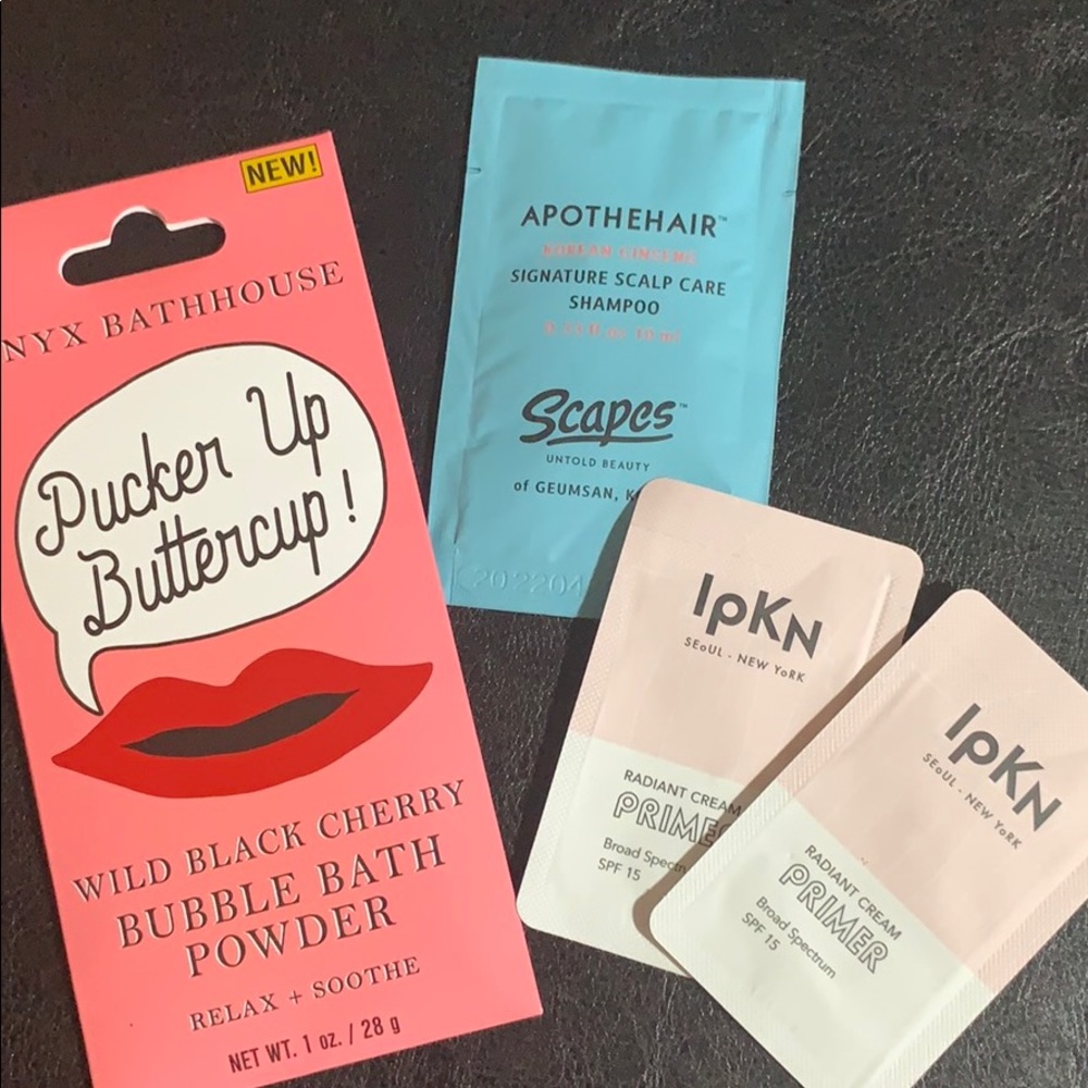 Bubble bath shampoo and primer mix